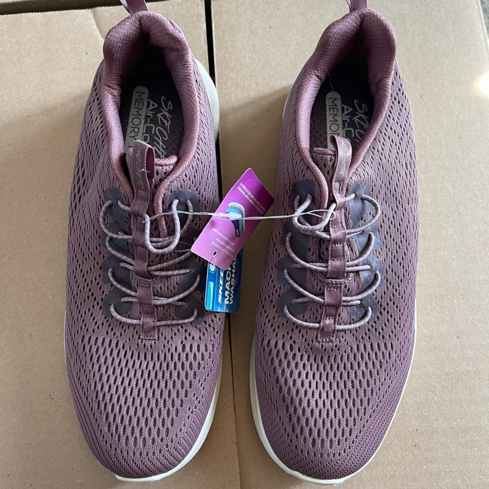 NWT Women Skecher, Air Cooled Memory Foam Tennis Shoes